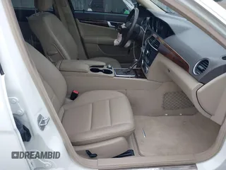 2013 Mercedes-Benz C 300 Sport с VIN WDDGF8AB7DR276047, выставлен на аукционе IAAI как лот 42511628 с пробегом 113 694 миль миль и . История ставок и продаж доступна на DreamBid. Изображение 5.