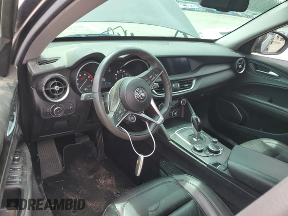 2018 Alfa Romeo Stelvio z VIN ZASFAKANXJ7C19707, wystawiony jako Copart lot #56553175 z przebiegiem 67 757 mil mil oraz Tytuł czysty. Historia ofert i sprzedaży dostępna na DreamBid. Obrazek 8.