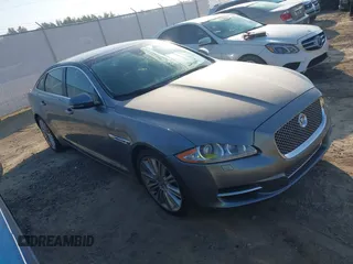 2011 Jaguar XJ Supercharged z VIN SAJWA2GE6BMV03131, wystawiony jako IAAI lot #42837328 z przebiegiem 121 744 mil mil oraz . Historia ofert i sprzedaży dostępna na DreamBid. Obrazek 1.