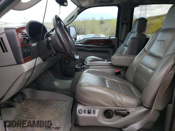 2005 Ford F-350 XL с VIN 1FTWW31P25EA36689, выставлен на аукционе Copart как лот 54117095 с пробегом 230 370 миль миль и Списание • Salvage title. История ставок и продаж доступна на DreamBid. Изображение 7.