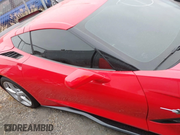 2015 Chevrolet Corvette 1LT z VIN 1G1YA2D77F5122992, wystawiony jako IAAI lot #42386670 z przebiegiem 59 722 mil mil oraz . Historia ofert i sprzedaży dostępna na DreamBid. Obrazek 14.