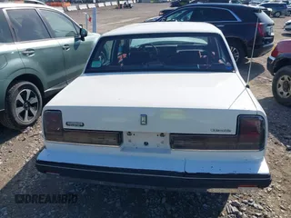 1990 Oldsmobile Delta z VIN 1G3HN54C1L1808457, wystawiony jako IAAI lot #41978123 z przebiegiem 146 383 mil mil oraz . Historia ofert i sprzedaży dostępna na DreamBid. Obrazek 15.