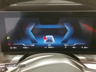 2024 BMW i7 eDrive50 z VIN WBY43EJ08RCS36524, wystawiony jako Copart lot #68248234 z przebiegiem 46 mil mil oraz Szkoda całkowita • Salvage title. Historia ofert i sprzedaży dostępna na DreamBid. Obrazek 9.