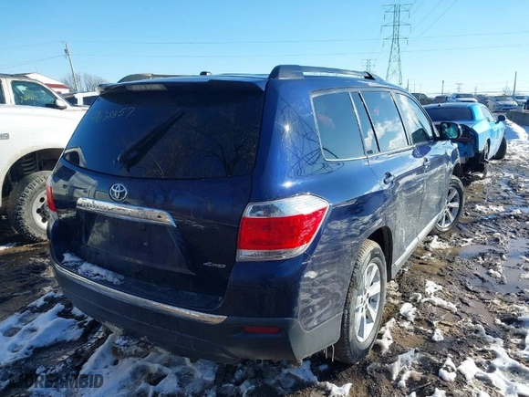 2011 Toyota Highlander with VIN 5TDBK3EH3BS080512, listed as a IAAI auction lot 41638857 with 251,903 mi miles. Bid and sale history available at carsss.com. Image 4.