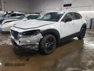 2024 Mazda CX-30 S Select Sport z VIN 3MVDMBBM1RM715881, wystawiony jako Copart lot #43393485 z przebiegiem 2535 mil mil oraz Szkody całkowita. Historia ofert i sprzedaży dostępna na DreamBid. Obrazek 1.