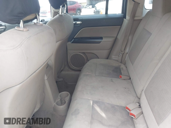 2010 Jeep Patriot Latitude z VIN 1J4NT1GA1AD621060, wystawiony jako IAAI lot #42295782 z przebiegiem 158 352 mil mil oraz . Historia ofert i sprzedaży dostępna na DreamBid. Obrazek 8.