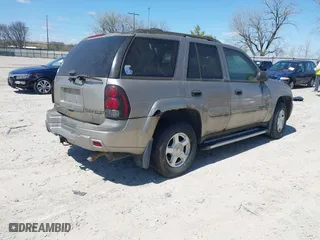 2002 Chevrolet TrailBlazer LS with VIN 1GNDT13SX22236262, listed as a IAAI auction lot 41987681 with 140,000 mi miles. Bid and sale history available at carsss.com. Image 4.