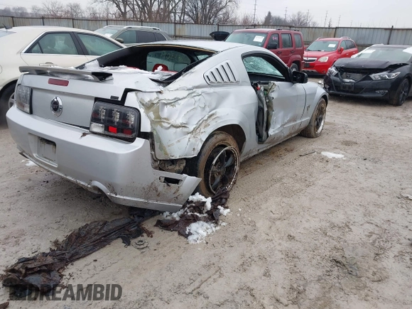 2005 Ford Mustang GT Deluxe z VIN 1ZVHT82H755103659, wystawiony jako IAAI lot #41553019 z przebiegiem 112 531 mil mil oraz . Historia ofert i sprzedaży dostępna na DreamBid. Obrazek 4.
