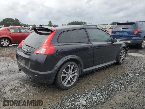 2010 Volvo C30 z VIN YV1672MK3A2181978, wystawiony jako Copart lot #72764284 z przebiegiem 182 706 mil mil oraz Szkoda całkowita • Salvage title. Historia ofert i sprzedaży dostępna na DreamBid. Obrazek 3.
