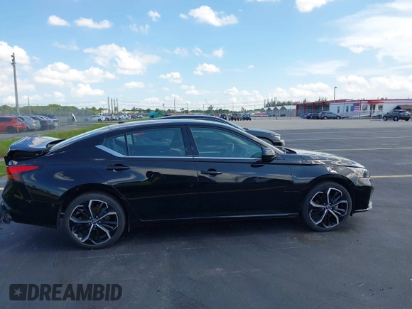 2024 Nissan Altima SR z VIN 1N4BL4CV0RN372815, wystawiony jako IAAI lot #42436563 z przebiegiem 35 231 mil mil oraz . Historia ofert i sprzedaży dostępna na DreamBid. Obrazek 13.