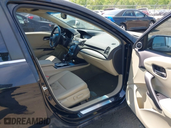 2014 Acura RDX Technology with VIN 5J8TB3H57EL000142, listed as a IAAI auction lot 42024324 with 123,946 mi miles and . Bid and sale history available at carsss.com. Image 5.