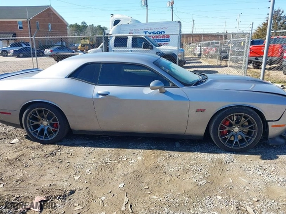 2016 Dodge Challenger SRT 392 with VIN 2C3CDZDJ5GH165903, listed as a IAAI auction lot 41281438 with 7,516 mi miles. Bid and sale history available at carsss.com. Image 13.