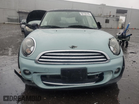 2011 MINI Hardtop with VIN WMWSU3C57BT096973, listed as a Copart auction lot 52726185 with 90,545 mi miles and Salvage title. Bid and sale history available at DreamBid. Image 5.