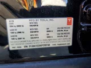 2019 Tesla Model S 75D z VIN 5YJSA1E25KF299740, wystawiony jako Copart lot #49355485 z przebiegiem 140 385 mil mil oraz Szkoda całkowita • Salvage title. Historia ofert i sprzedaży dostępna na DreamBid. Obrazek 12.