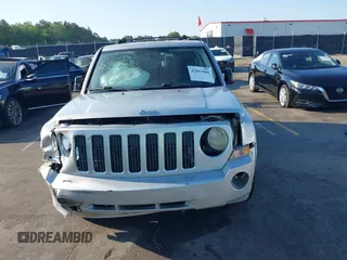 2008 Jeep Patriot Sport with VIN 1J8FT28W08D589442, listed as a IAAI auction lot 42063006 with 265,904 mi miles. Bid and sale history available at carsss.com. Image 12.