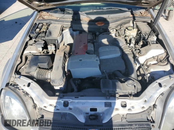 2001 Mercedes-Benz SLK 230 Kompressor z VIN WDBKK49F11F220665, wystawiony jako Copart lot #88078025 z przebiegiem 67 564 mil mil oraz Szkoda całkowita • Salvage title. Historia ofert i sprzedaży dostępna na DreamBid. Obrazek 11.