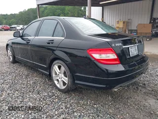 2011 Mercedes-Benz C 300 Sport z VIN WDDGF5EB8BR141083, wystawiony jako IAAI lot #42185957 z przebiegiem 194 998 mil mil oraz . Historia ofert i sprzedaży dostępna na DreamBid. Obrazek 3.