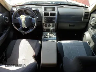 2007 Dodge Nitro SXT z VIN 1D8GU28K57W616726, wystawiony jako Copart lot #50481125 z przebiegiem 183 883 mil mil oraz Szkody całkowita. Historia ofert i sprzedaży dostępna na DreamBid. Obrazek 8.