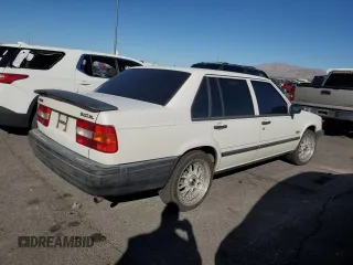1992 Volvo 900 GLS z VIN YV1JS8832N1085799, wystawiony jako Copart lot #50247355 z przebiegiem 195 527 mil mil oraz Tytuł czysty. Historia ofert i sprzedaży dostępna na DreamBid. Obrazek 3.