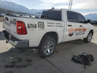 2025 Ram 1500 Big Horn z VIN 1C6RRFFG1SN512741, wystawiony jako Copart lot #51256565 z przebiegiem 17 185 mil mil oraz Szkoda całkowita • Salvage title. Historia ofert i sprzedaży dostępna na DreamBid. Obrazek 3.