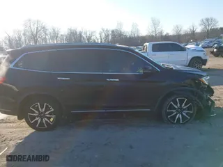2019 Honda Pilot Touring 7-Passenger with VIN 5FNYF6H65KB061796, listed as a IAAI auction lot 41650857 with 122,417 mi miles. Bid and sale history available at carsss.com. Image 13.