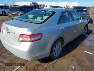 2011 Toyota Camry LE z VIN 4T4BF3EK1BR182727, wystawiony jako IAAI lot #41730393 z przebiegiem 314 661 mil mil oraz . Historia ofert i sprzedaży dostępna na DreamBid. Obrazek 4.