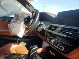 2021 BMW M5 z VIN WBS83CH00MCF66384, wystawiony jako Copart lot #55324995 z przebiegiem Nie podano mil oraz Szkody całkowita. Historia ofert i sprzedaży dostępna na DreamBid. Obrazek 9.