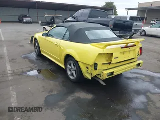 2001 Ford Mustang Deluxe с VIN 1FAFP44451F131472, выставлен на аукционе IAAI как лот 42119006 с пробегом 63 388 миль миль и . История ставок и продаж доступна на DreamBid. Изображение 3.