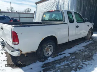 2002 Ford F-150 XL z VIN 1FTRX17W02KB68165, wystawiony jako IAAI lot #41613625 z przebiegiem 151 957 mil mil oraz . Historia ofert i sprzedaży dostępna na DreamBid. Obrazek 4.
