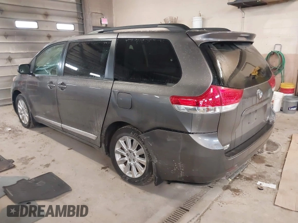 2014 Toyota Sienna LE with VIN 5TDJK3DC9ES071870, listed as a IAAI auction lot 41133491 with 82,134 mi miles. Bid and sale history available at carsss.com. Image 3.