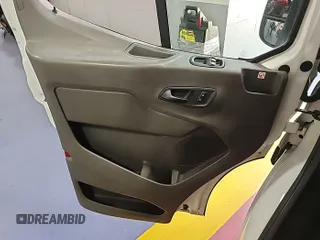 2020 Ford Transit Cargo z VIN 1FTBR2YG1LKA51866, wystawiony jako IAAI lot #42842416 z przebiegiem 141 231 mil mil oraz . Historia ofert i sprzedaży dostępna na DreamBid. Obrazek 30.