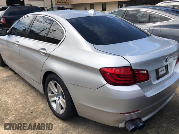 2013 BMW 5 Series 528i with VIN WBAXG5C5XDD233958, listed as a Copart auction lot 68722414 with 103,543 mi miles and . Bid and sale history available at carsss.com. Image 3.