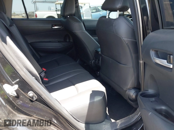 2023 Toyota Corolla Cross XLE z VIN 7MUDAAAG3PV069634, wystawiony jako IAAI lot #42489692 z przebiegiem 18 923 mil mil oraz . Historia ofert i sprzedaży dostępna na DreamBid. Obrazek 8.