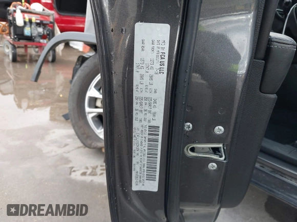 2019 Jeep Cherokee Latitude Plus z VIN 1C4PJLLX1KD241874, wystawiony jako IAAI lot #41313447 z przebiegiem 108 649 mil mil oraz . Historia ofert i sprzedaży dostępna na DreamBid. Obrazek 9.