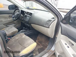 2017 Mitsubishi Outlander ES z VIN JA4AP3AU8HZ003359, wystawiony jako IAAI lot #42386328 z przebiegiem 204 839 mil mil oraz . Historia ofert i sprzedaży dostępna na DreamBid. Obrazek 5.