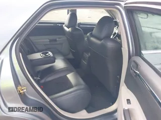 2006 Chrysler 300 C SRT-8 z VIN 2C3LA73W66H523504, wystawiony jako IAAI lot #42483103 z przebiegiem 61 560 mil mil oraz . Historia ofert i sprzedaży dostępna na DreamBid. Obrazek 8.