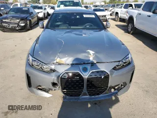 2024 BMW i4 eDrive35 z VIN WBY43AW07RFS38250, wystawiony jako Copart lot #52638435 z przebiegiem 11 567 mil mil oraz Szkody całkowita. Historia ofert i sprzedaży dostępna na DreamBid. Obrazek 5.