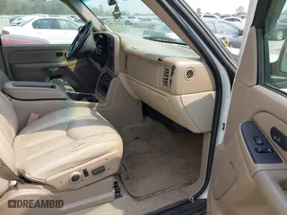 2005 Chevrolet Tahoe LT with VIN 1GNEC13T85J124339, listed as a IAAI auction lot 41911723 with 353,205 mi miles. Bid and sale history available at carsss.com. Image 5.