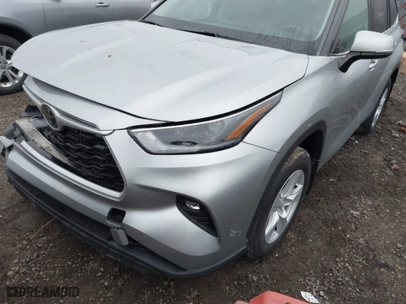 2021 Toyota Highlander L with VIN 5TDBZRBH0MS102634, listed as a IAAI auction lot 40912495 with 27,376 mi miles. Bid and sale history available at carsss.com. Image 2.