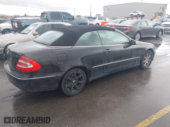 2004 Mercedes-Benz CLK 320 z VIN WDBTK65G34T018754, wystawiony jako IAAI lot #41741273 z przebiegiem 152 231 mil mil oraz . Historia ofert i sprzedaży dostępna na DreamBid. Obrazek 4.