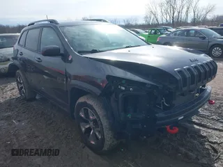 2017 Jeep Cherokee Trailhawk z VIN 1C4PJMBS0HW649422, wystawiony jako IAAI lot #41696815 z przebiegiem 62 185 mil mil oraz . Historia ofert i sprzedaży dostępna na DreamBid. Obrazek 1.