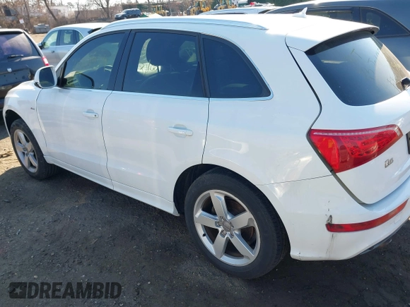 2012 Audi Q5 3.2L Premium Plus with VIN WA1DKAFP5CA058541, listed as a IAAI auction lot 41658191 with 999,999 mi miles. Bid and sale history available at carsss.com. Image 3.