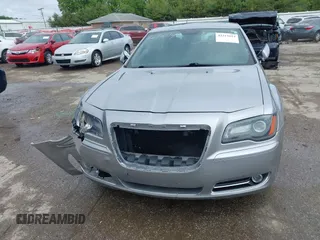 2014 Chrysler 300 S z VIN 2C3CCAGG1EH161994, wystawiony jako IAAI lot #42311014 z przebiegiem 168 002 mil mil oraz . Historia ofert i sprzedaży dostępna na DreamBid. Obrazek 13.