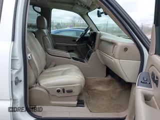 2006 Chevrolet Tahoe Z71 with VIN 1GNEK13Z86R129700, listed as a IAAI auction lot 41949718 with 276,764 mi miles. Bid and sale history available at carsss.com. Image 5.