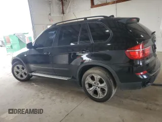 2013 BMW X5 xDrive50i z VIN 5UXZV8C54D0C16780, wystawiony jako Copart lot #57636035 z przebiegiem 137 189 mil mil oraz Tytuł czysty. Historia ofert i sprzedaży dostępna na DreamBid. Obrazek 2.