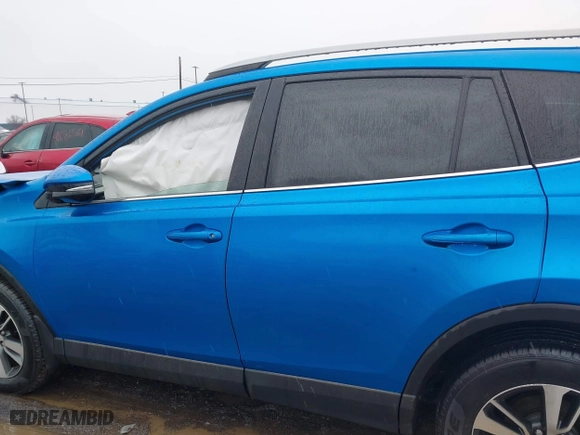2017 Toyota RAV4 XLE with VIN 2T3RFREV2HW693031, listed as a IAAI auction lot 41671812 with 82,190 mi miles. Bid and sale history available at carsss.com. Image 14.