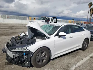 2023 Kia K5 LXS z VIN 5XXG14J24PG202822, wystawiony jako Copart lot #48823025 z przebiegiem 16 558 mil mil oraz Szkoda całkowita • Salvage title. Historia ofert i sprzedaży dostępna na DreamBid. Obrazek 1.
