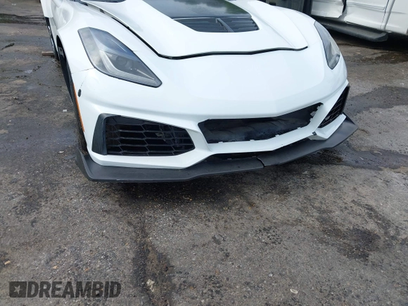2014 Chevrolet Corvette 2LT z VIN 1G1YD2D7XE5116688, wystawiony jako IAAI lot #42063180 z przebiegiem Nie podano mil oraz . Historia ofert i sprzedaży dostępna na DreamBid. Obrazek 12.