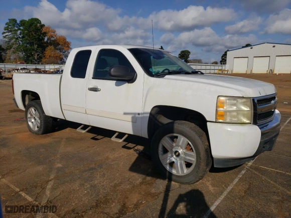 2007 Chevrolet Silverado 1500 LT w/1LT with VIN 1GCEC19J97Z652748, listed as a Copart auction lot 85038084 with 299,328 mi miles and Clean Title. Bid and sale history available at carsss.com. Image 4.
