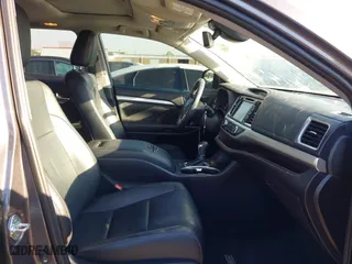 2019 Toyota Highlander SE with VIN 5TDJZRFH7KS950268, listed as a IAAI auction lot 40516162 with 37,868 mi miles. Bid and sale history available at carsss.com. Image 5.